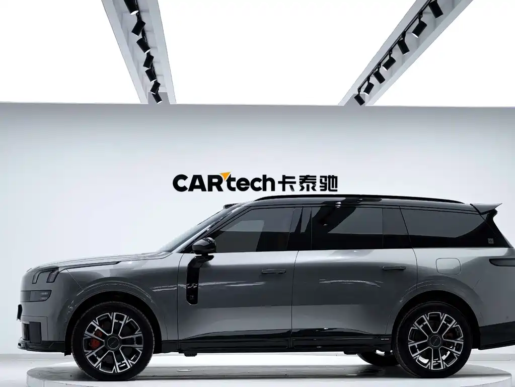 LYNK  & CO 900