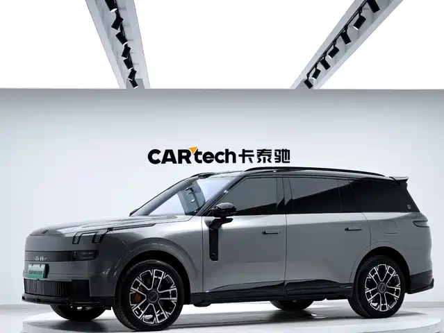 LYNK  & CO 900 2025