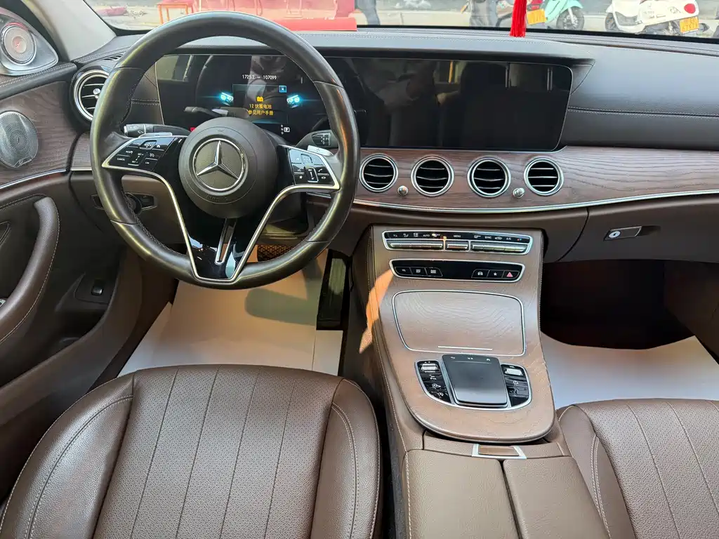 Mercedes-Benz E-Class — миниатюра 11