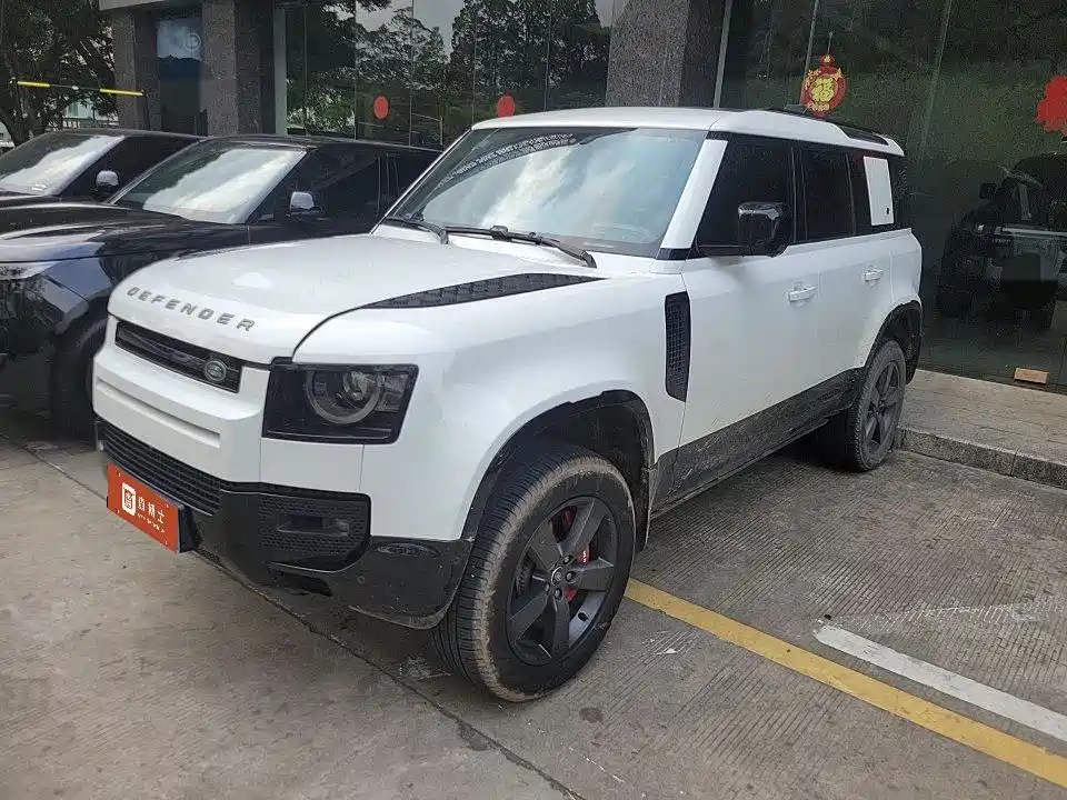 Land Rover Defender 2024
