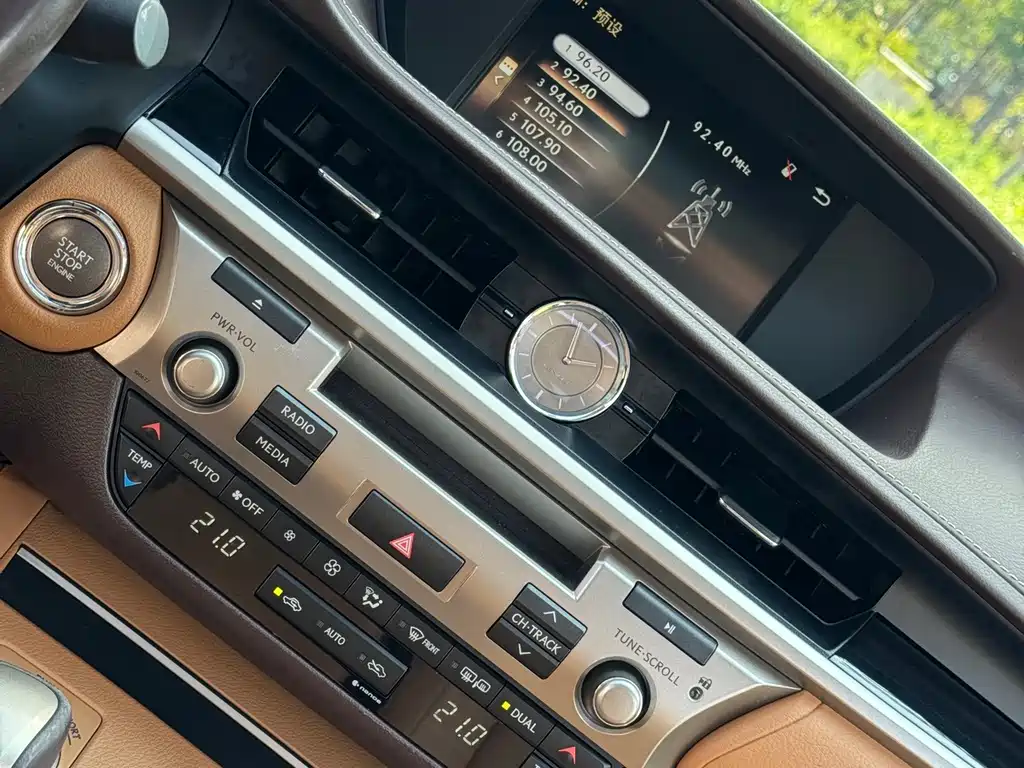 Lexus ES — миниатюра 11