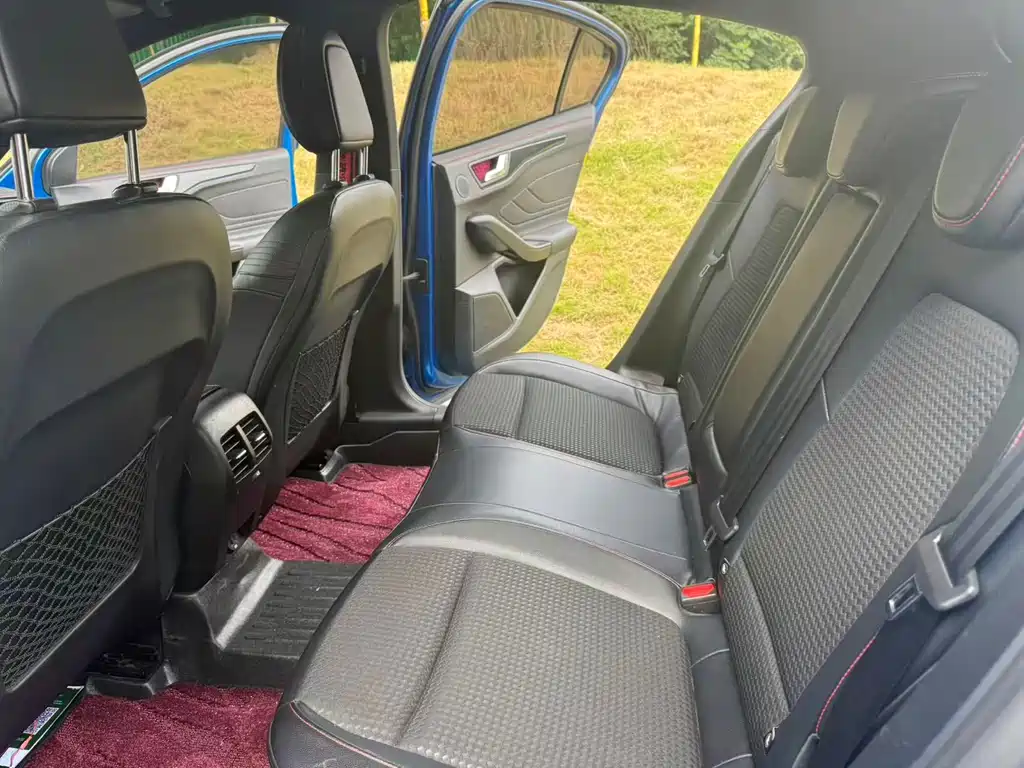 Ford Focus 2021 EcoBoost 180 AT ST Line