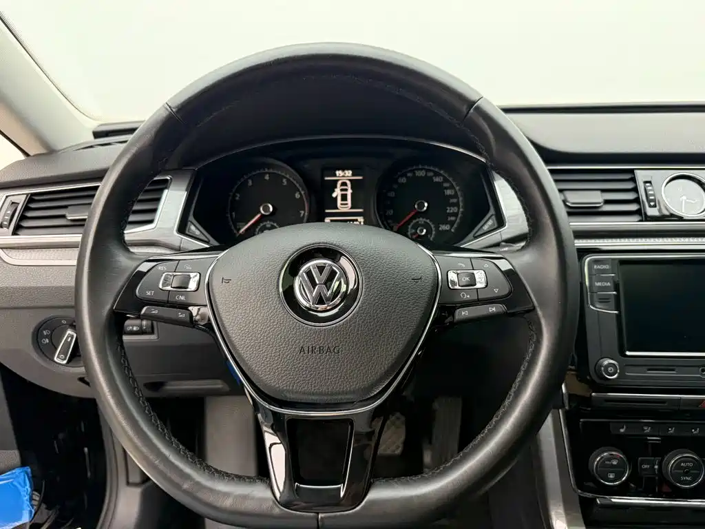 Volkswagen Passat — миниатюра 7