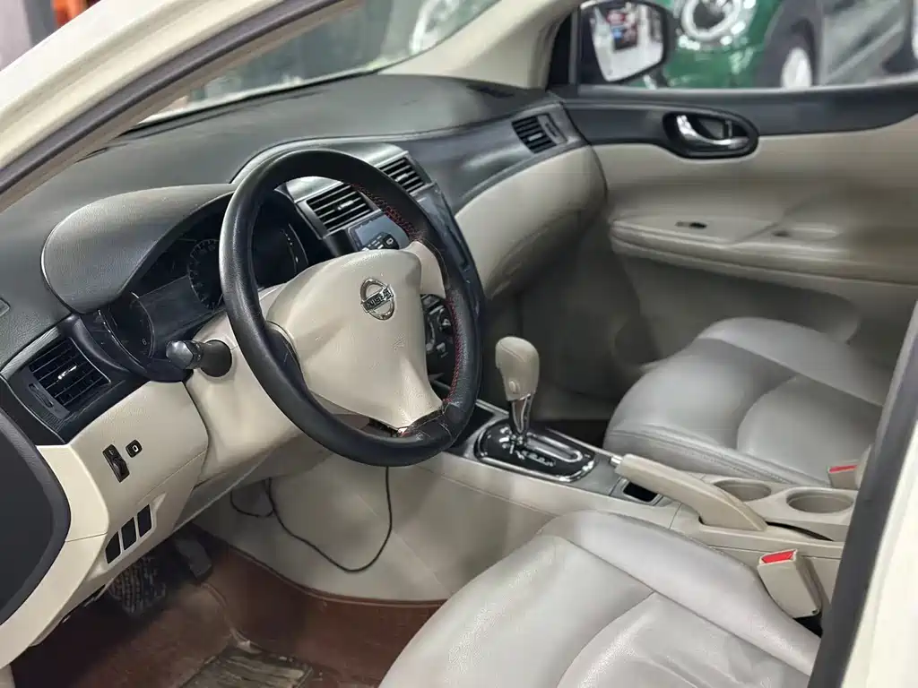 Nissan Tiida — миниатюра 7
