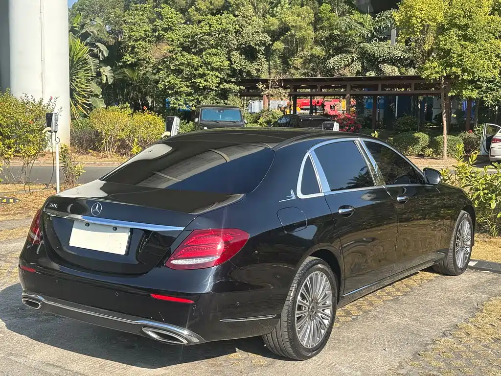 MERCEDES-BENZ E CLASS