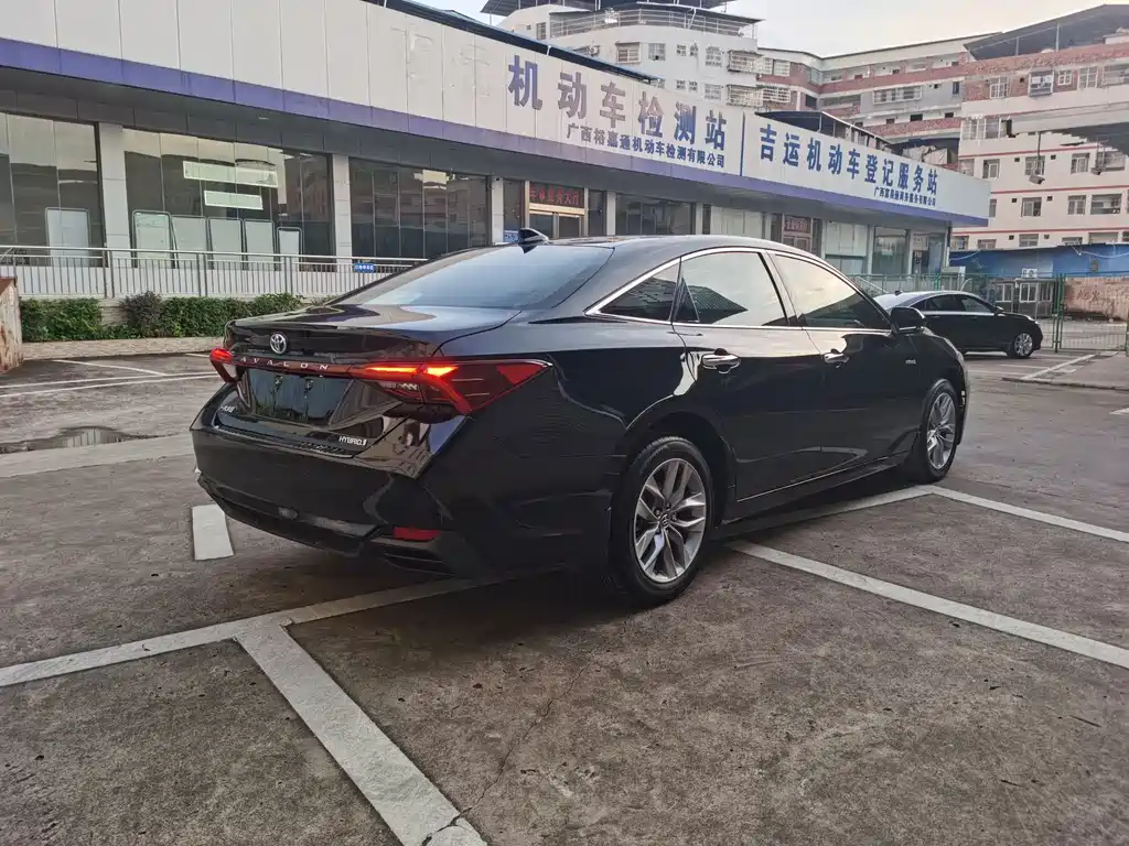 Toyota Avalon — миниатюра 8