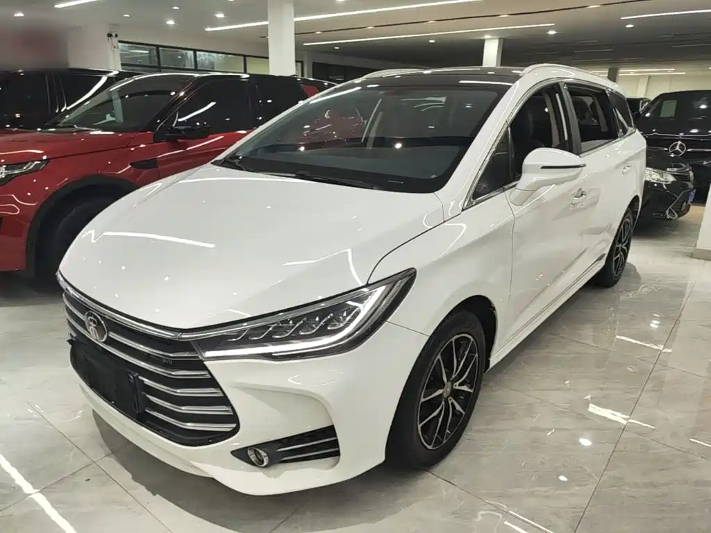 BYD MAX