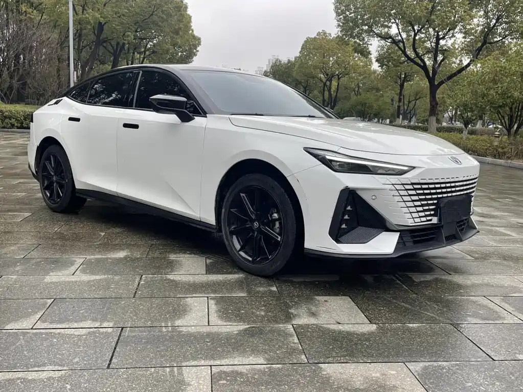 Changan UNI-V 2022 1.5T Luxury