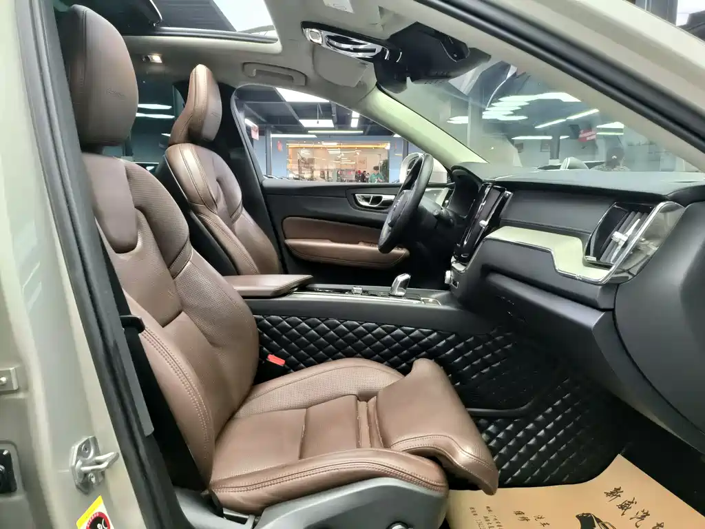 VOLVO XC60 PLUG IN HYBRID