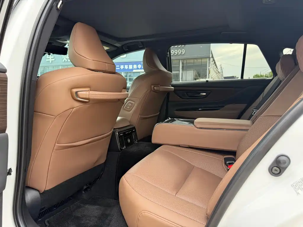 Toyota Crown (Import) — миниатюра 10