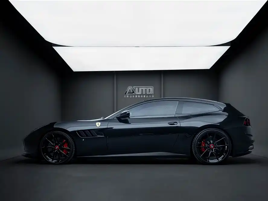 FERRARI GTC4LUSSO