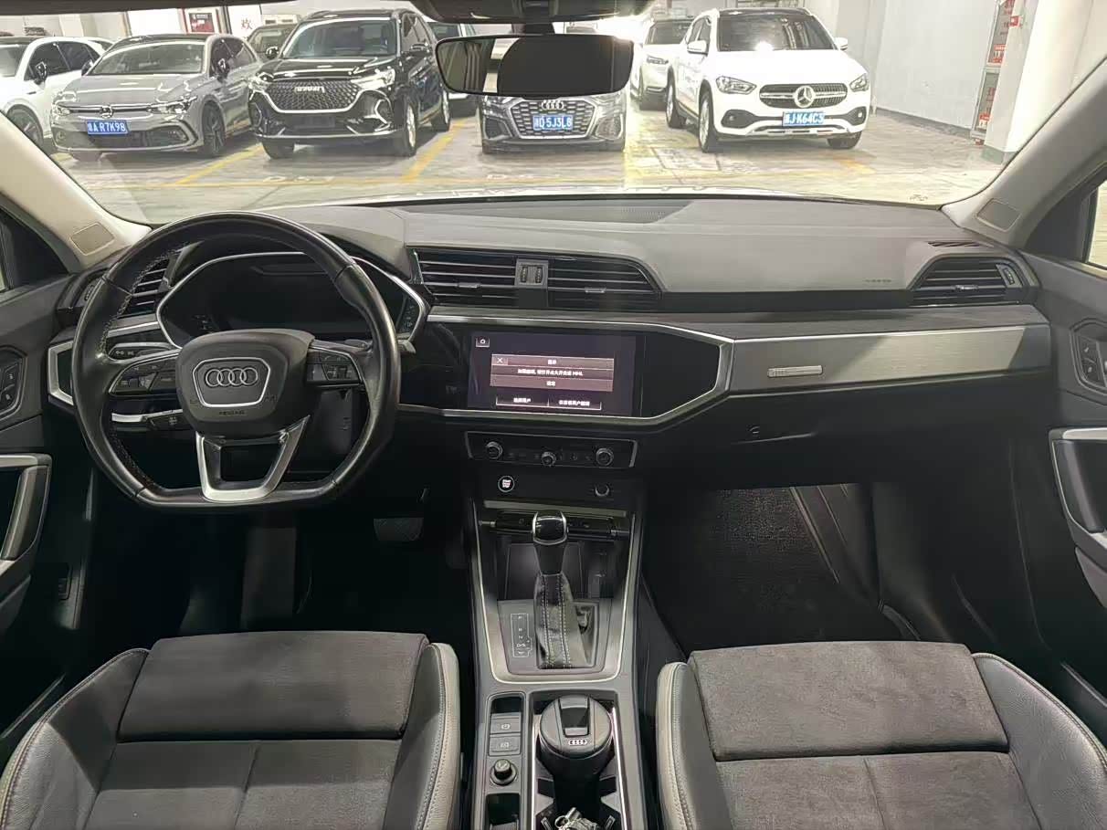 Audi Q3 1.4 л 2022 г. Белый, пробег 46000 км