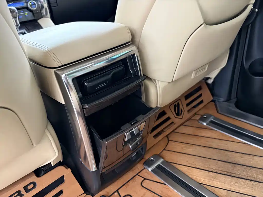 Toyota Alphard — миниатюра 13