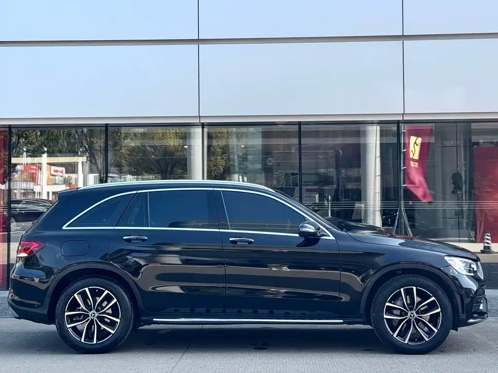 MERCEDES-BENZ GLC