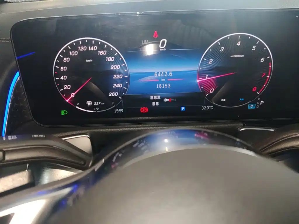 Mercedes-Benz GLB — миниатюра 12