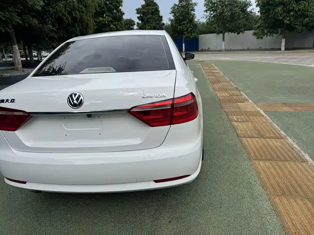 Volkswagen Lavida — миниатюра 8