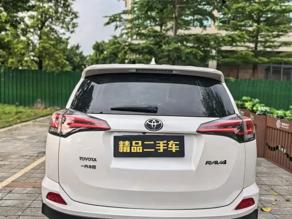 Toyota RAV4 — миниатюра 9