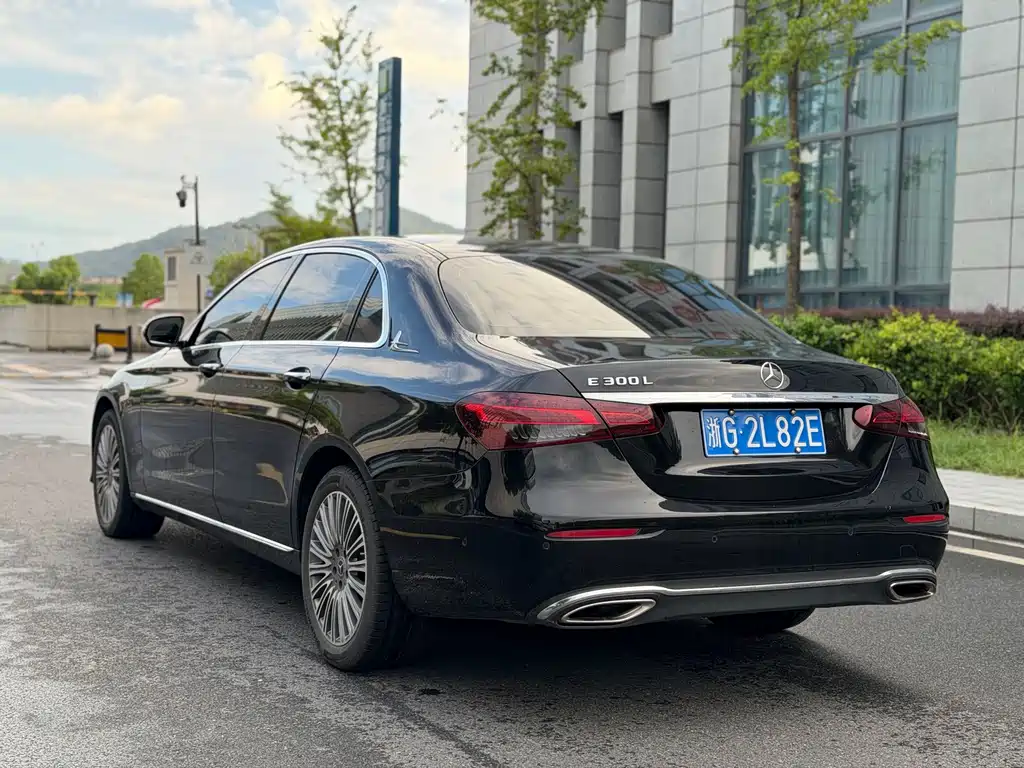 Mercedes-Benz E-Class — миниатюра 14