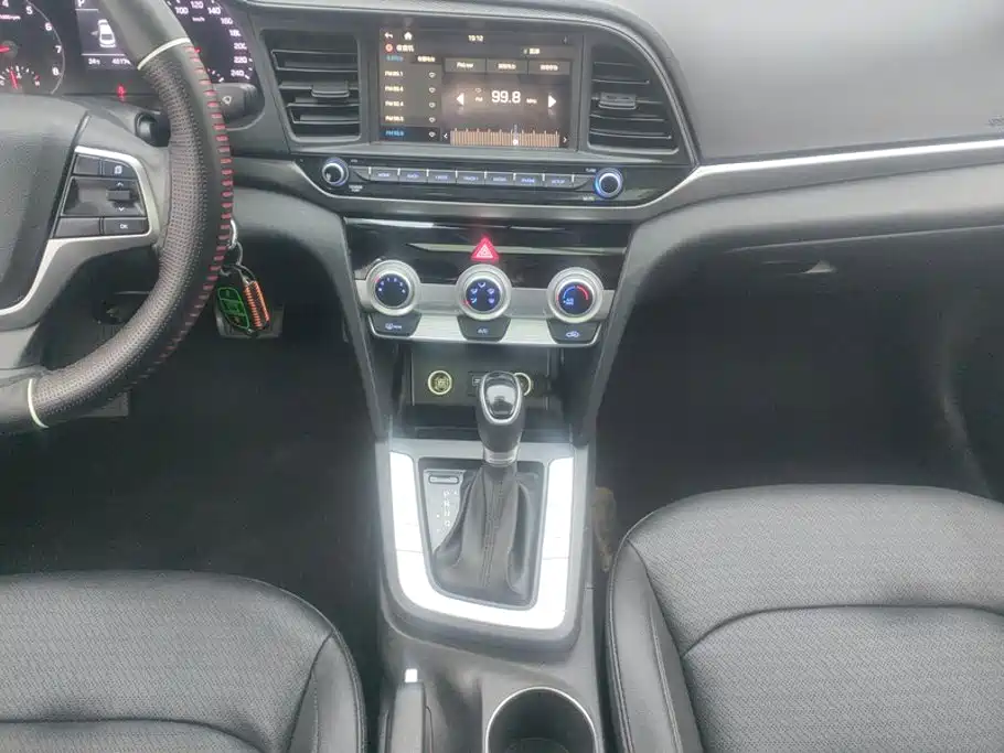 Hyundai Elantra — миниатюра 16