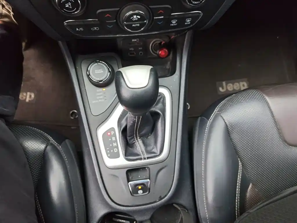 Jeep Cherokee — миниатюра 14