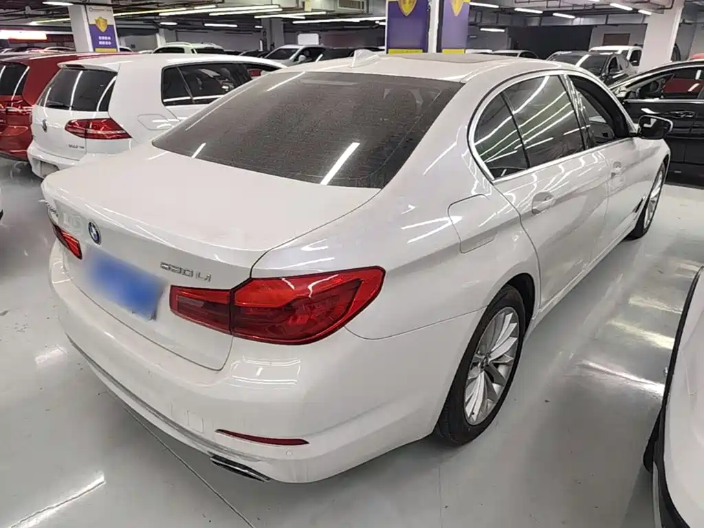 BMW 5 Series — миниатюра 7