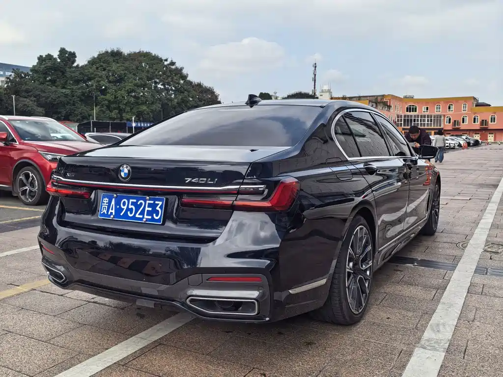 BMW 7 Series — миниатюра 7