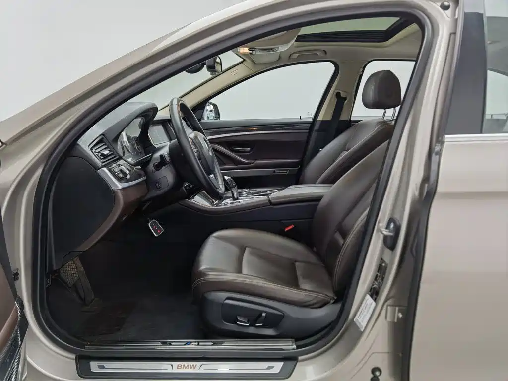 BMW 5 Series — миниатюра 10