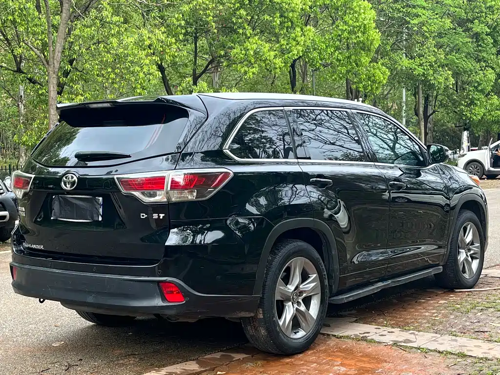 Toyota Highlander 2017 2.0T Luxury 7 мест