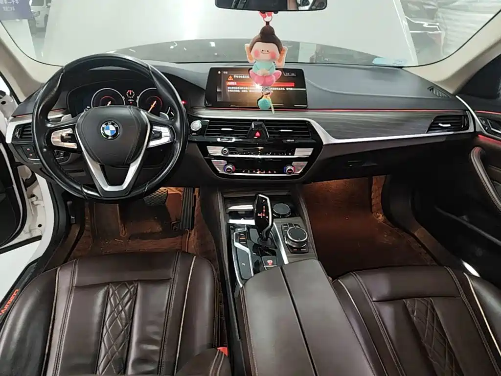 BMW 5 Series — миниатюра 13