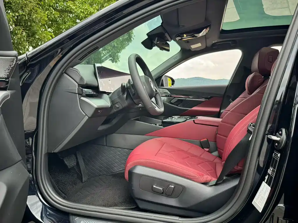 BMW 5 Series — миниатюра 4