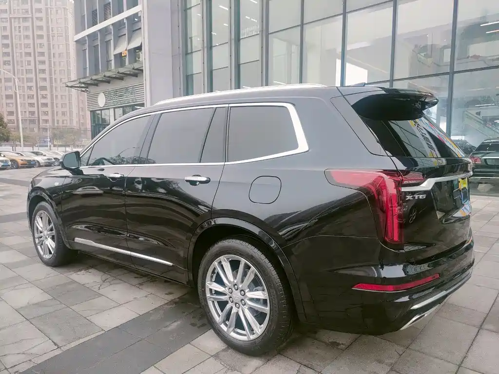 CADILLAC XT6