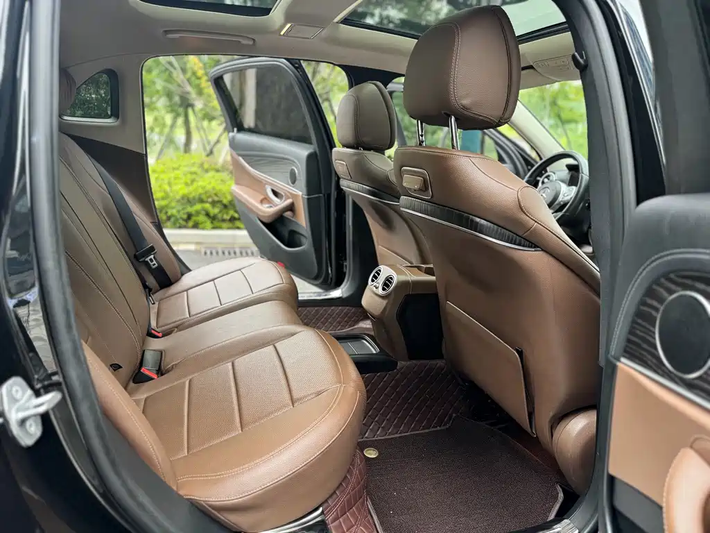 Mercedes-Benz E-Class — миниатюра 7