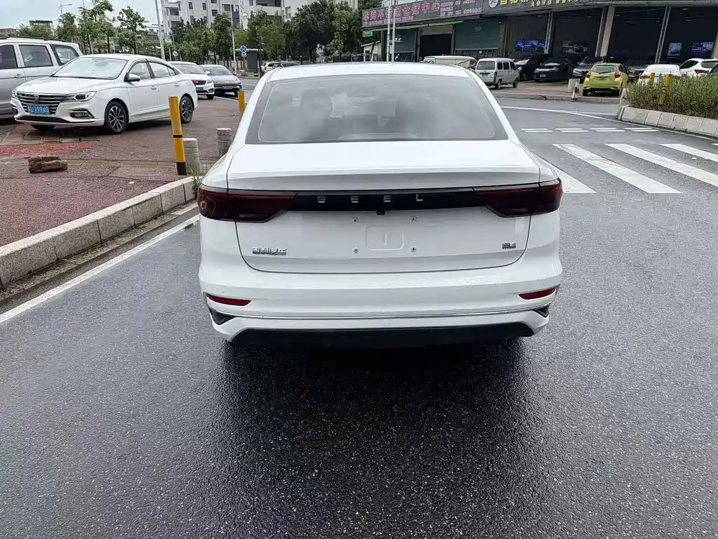 Geely Emgrand — миниатюра 9
