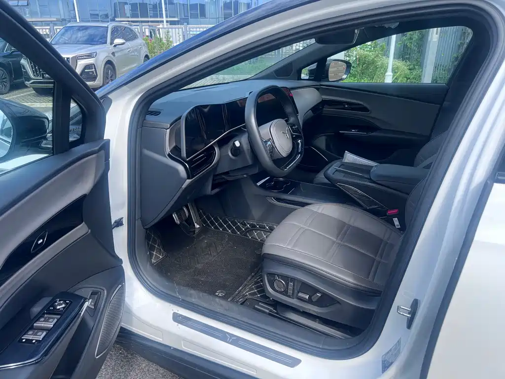 Hongqi EH7 2024 690 Pro
