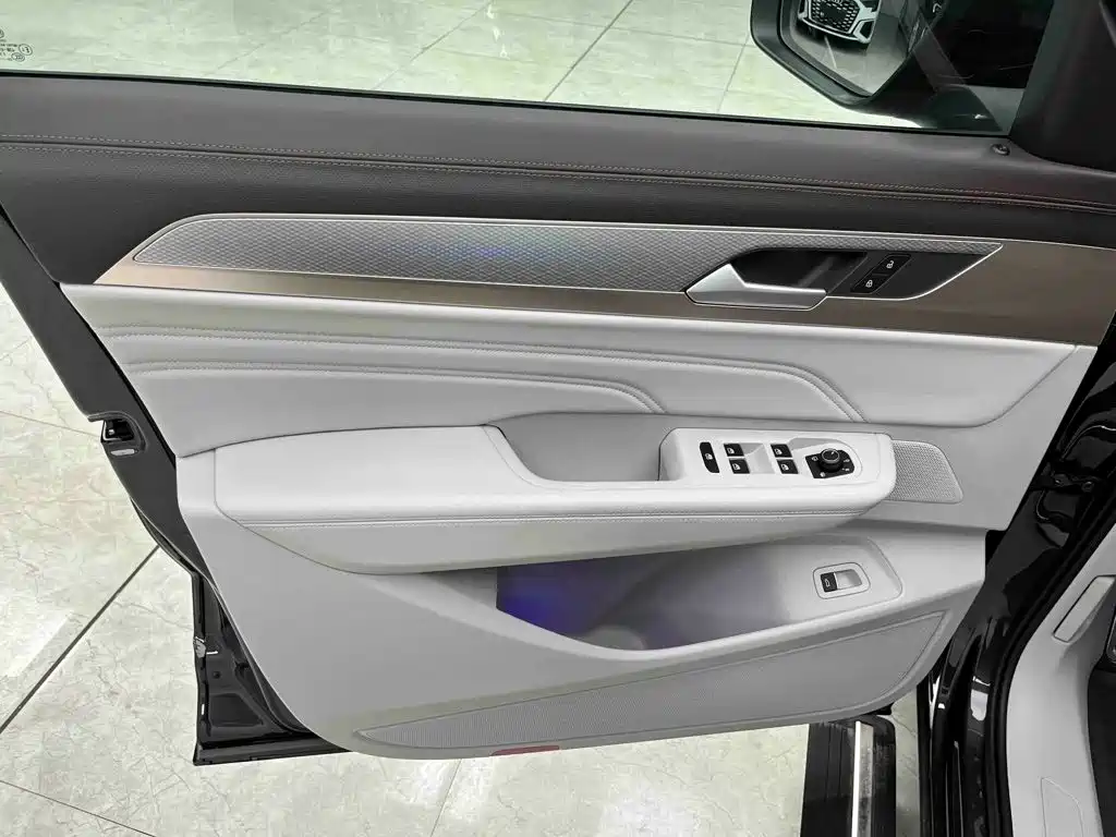 Volkswagen Tavendor 2023 380TSI R-Line