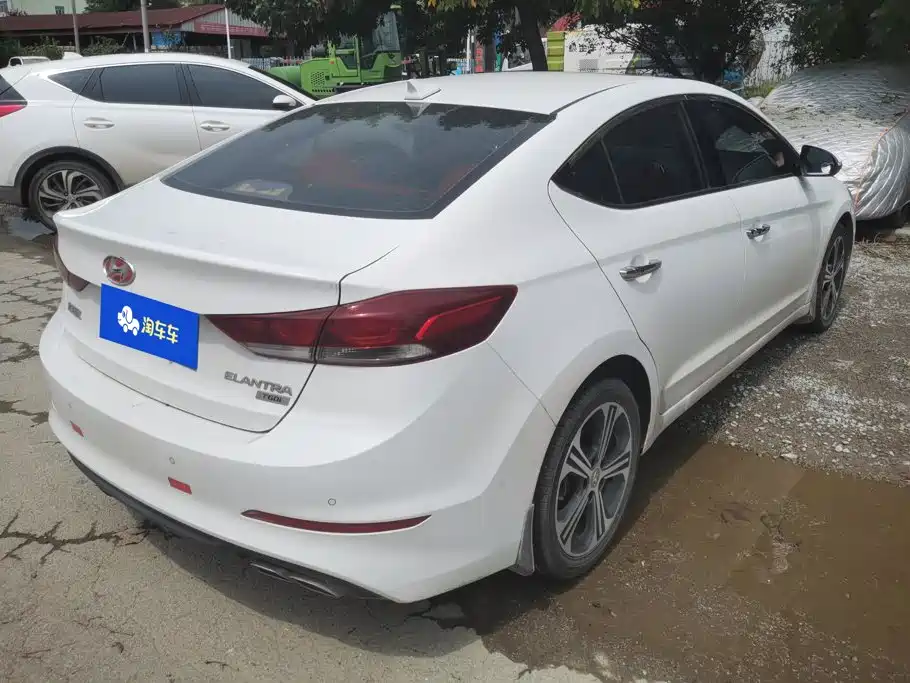 Hyundai Elantra — миниатюра 3