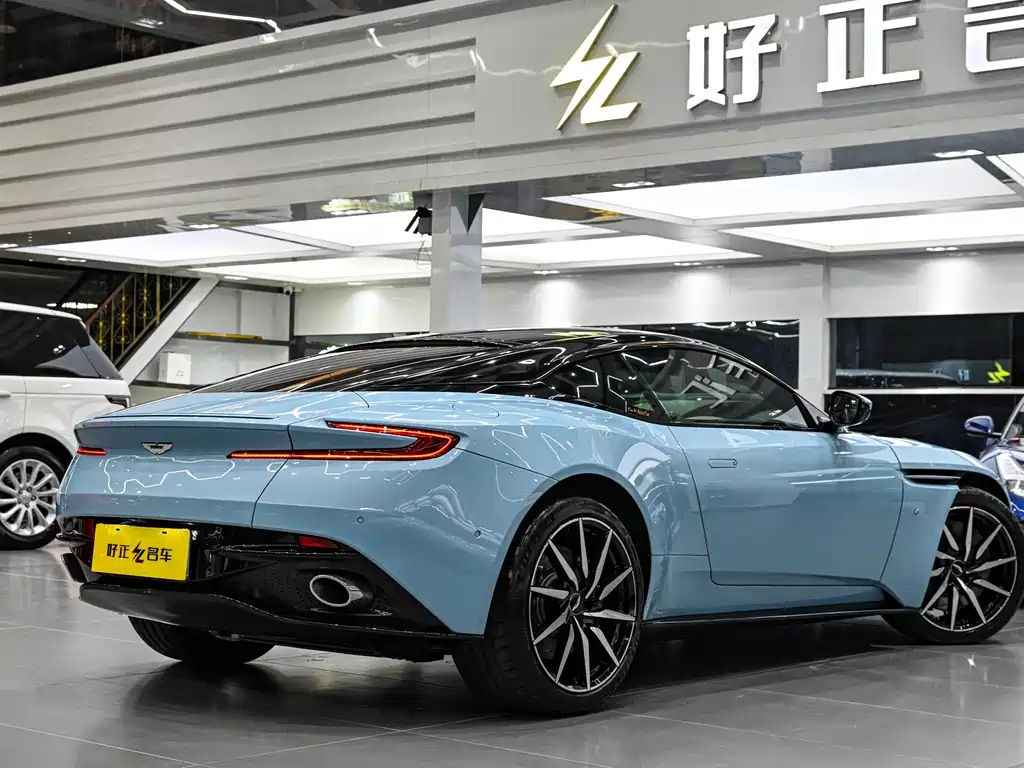 ASTON MARTIN DB11
