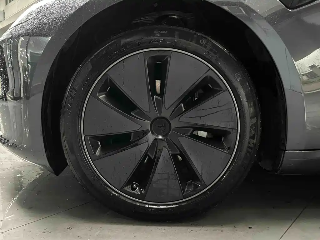 Tesla Model 3 — миниатюра 15