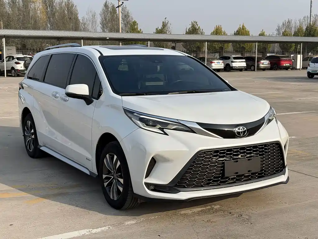 Toyota Granvia — миниатюра 3