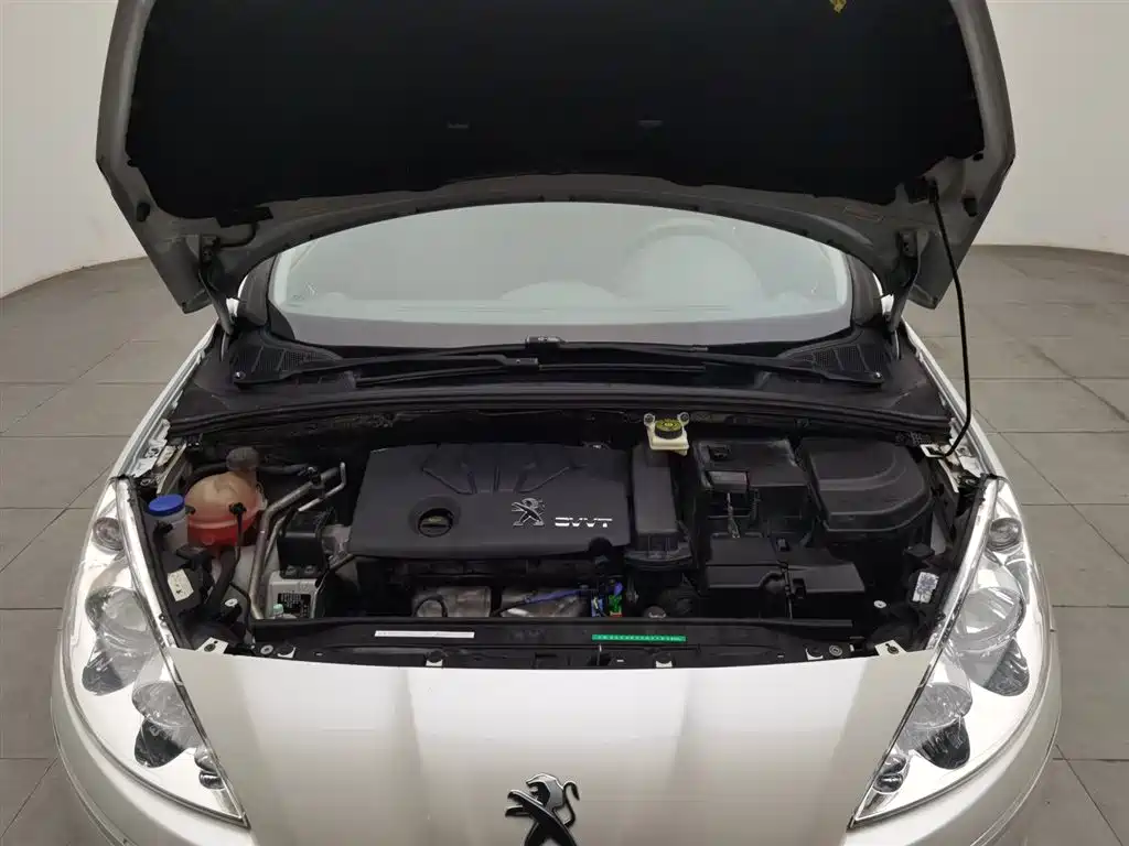 Peugeot 408 2013 1.6L MT Comfort