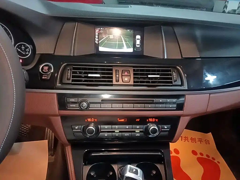 BMW 5 Series — миниатюра 13