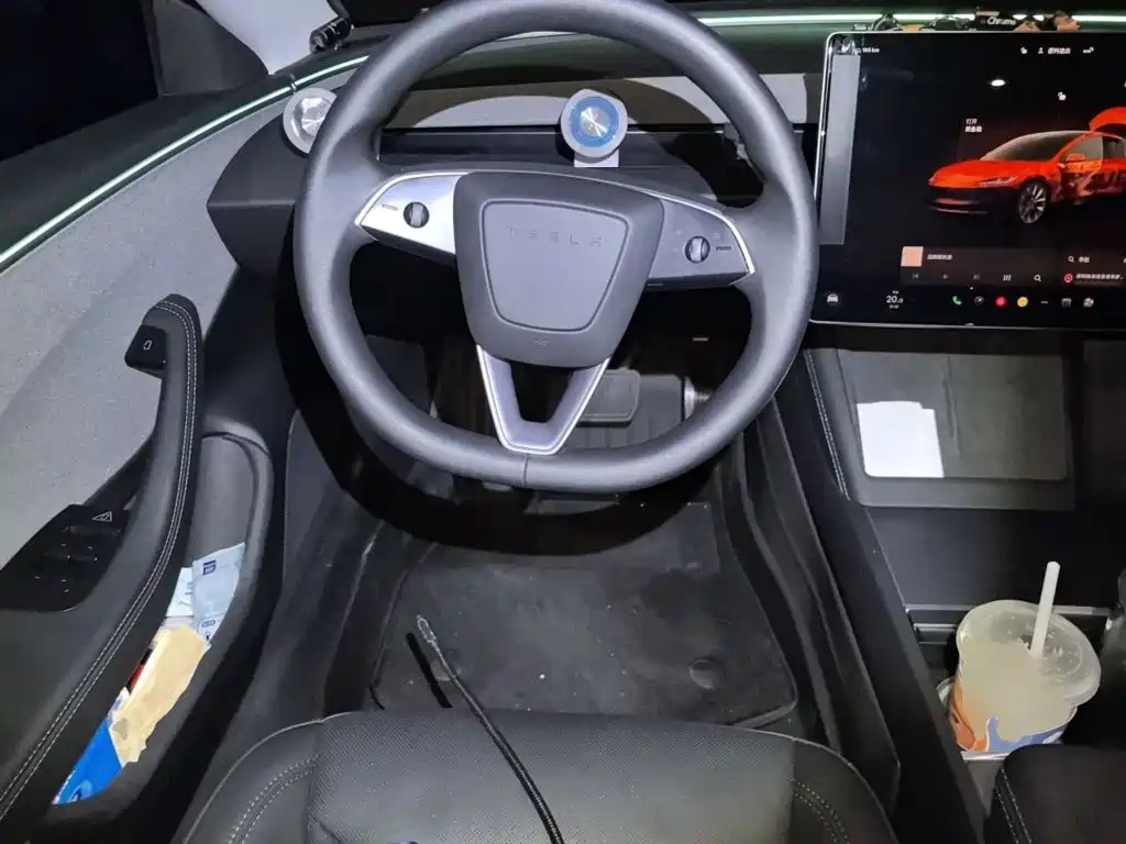 Tesla Model 3 — миниатюра 6
