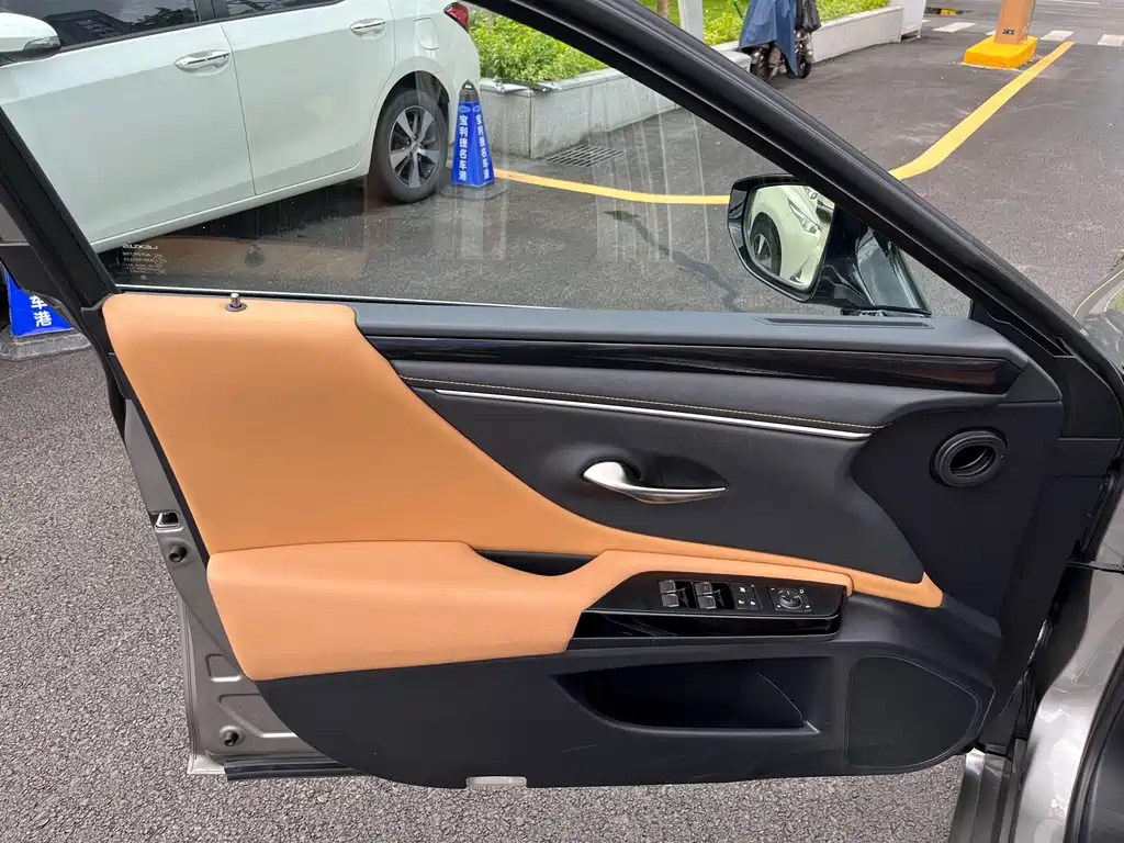 Lexus ES 2023 200