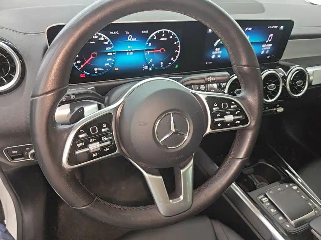 Mercedes-Benz GLB — миниатюра 11