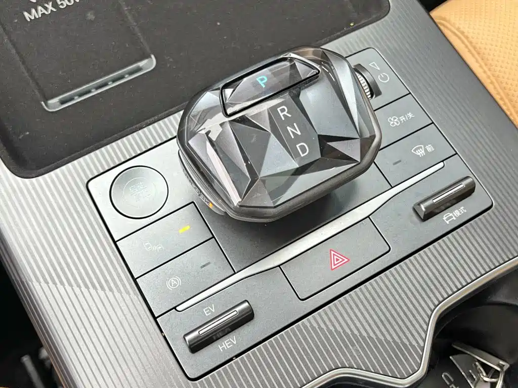 BYD L DM-i — миниатюра 18