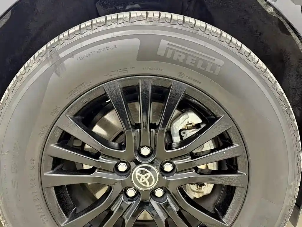 Toyota Sienna — миниатюра 14