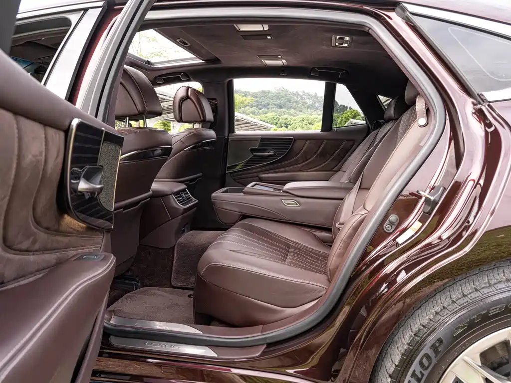Lexus LS — миниатюра 9