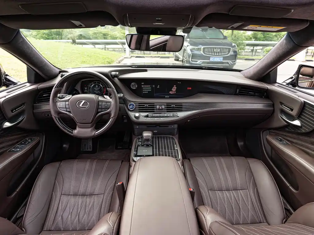 Lexus LS — миниатюра 12