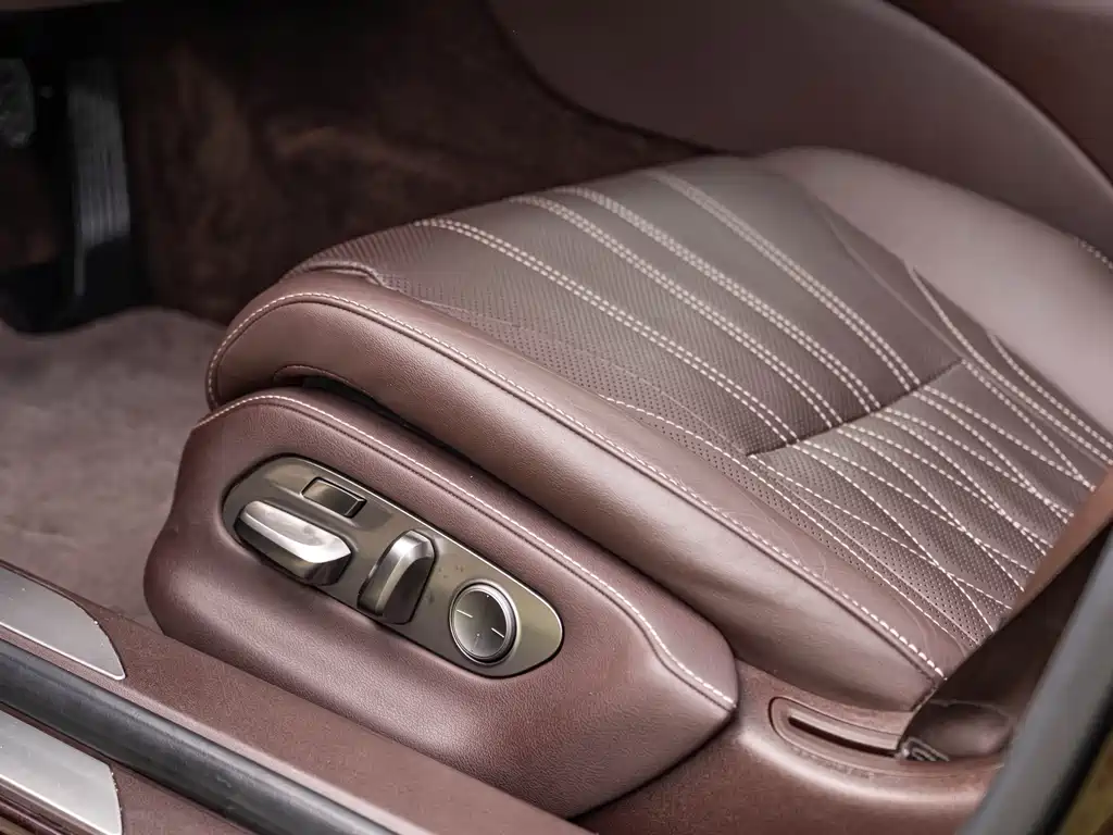 Lexus LS — миниатюра 21