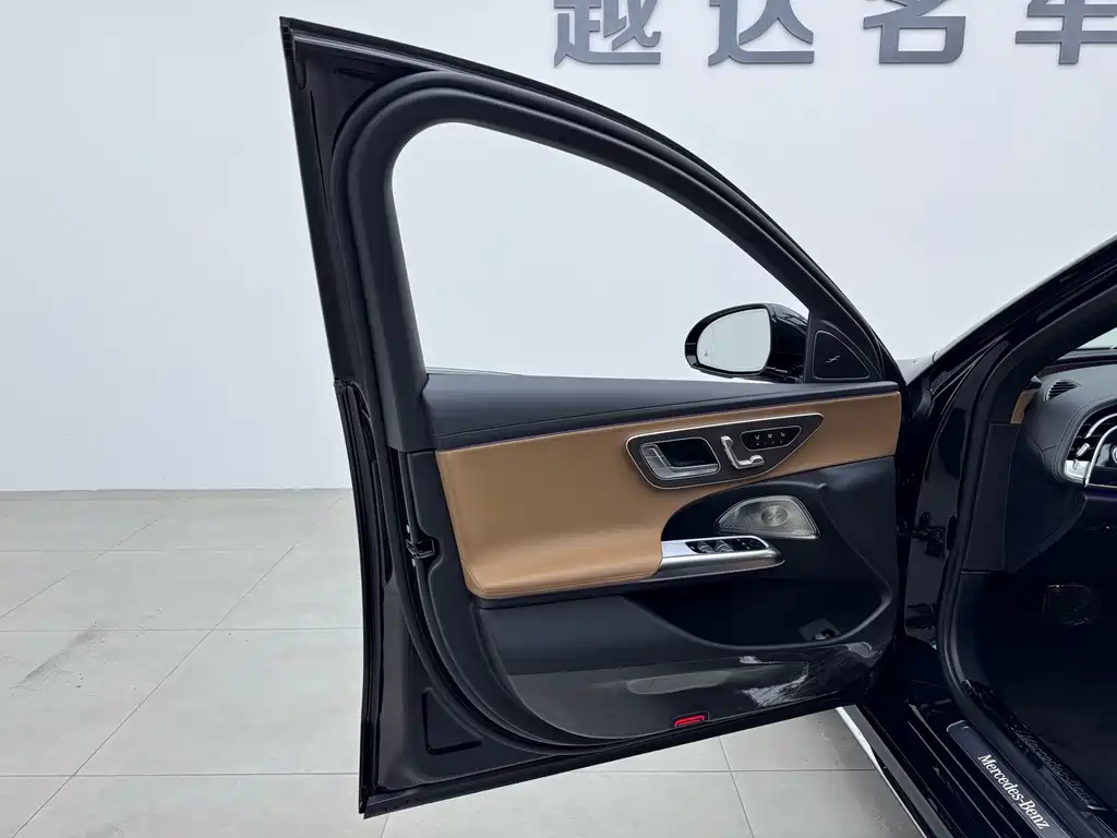 Mercedes-Benz E-Class — миниатюра 6